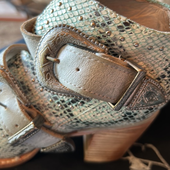 Brand new free bird sandals - Picture 3 of 10